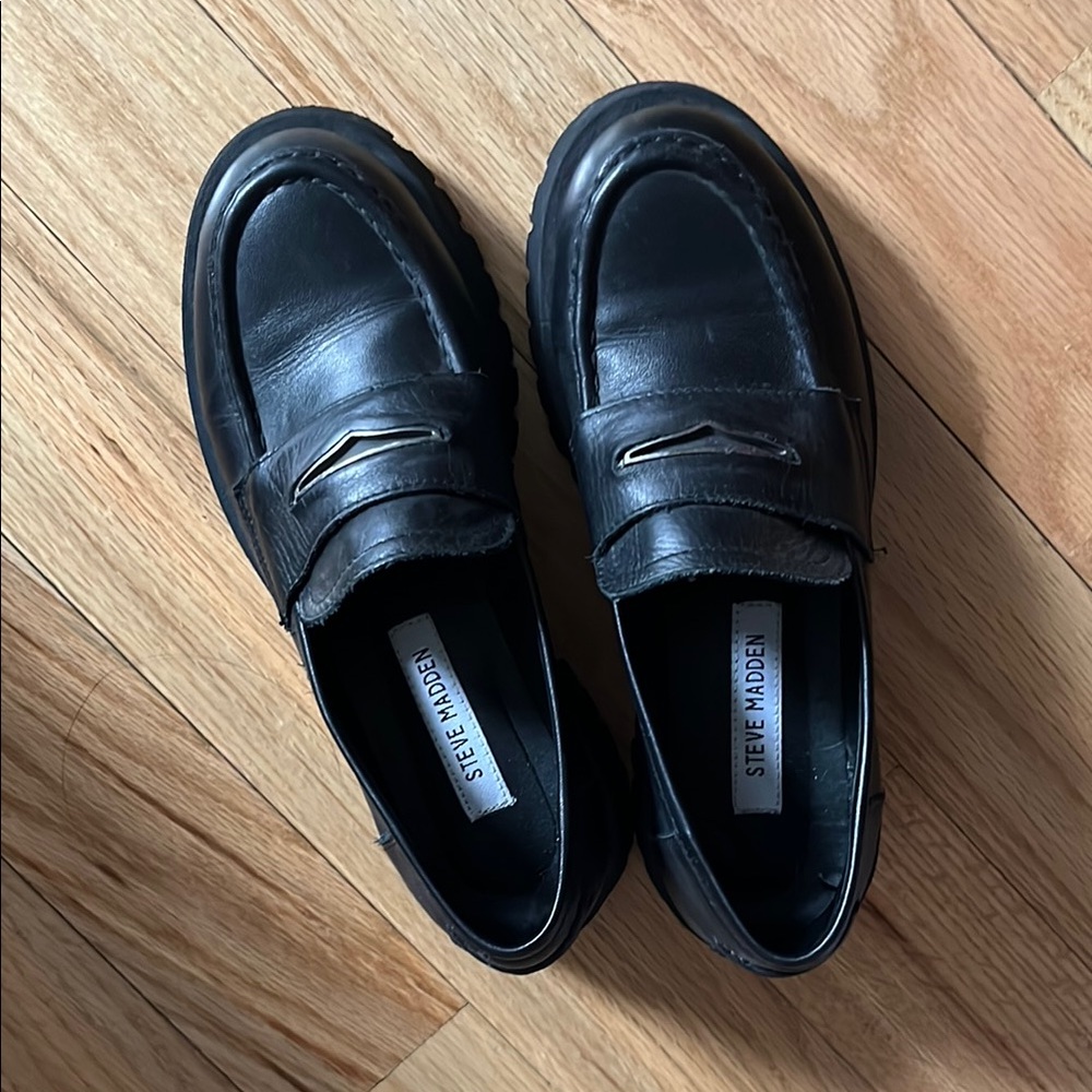 SOLD Steve Madden women's Black Loafers size 7.5 LIKE NEW